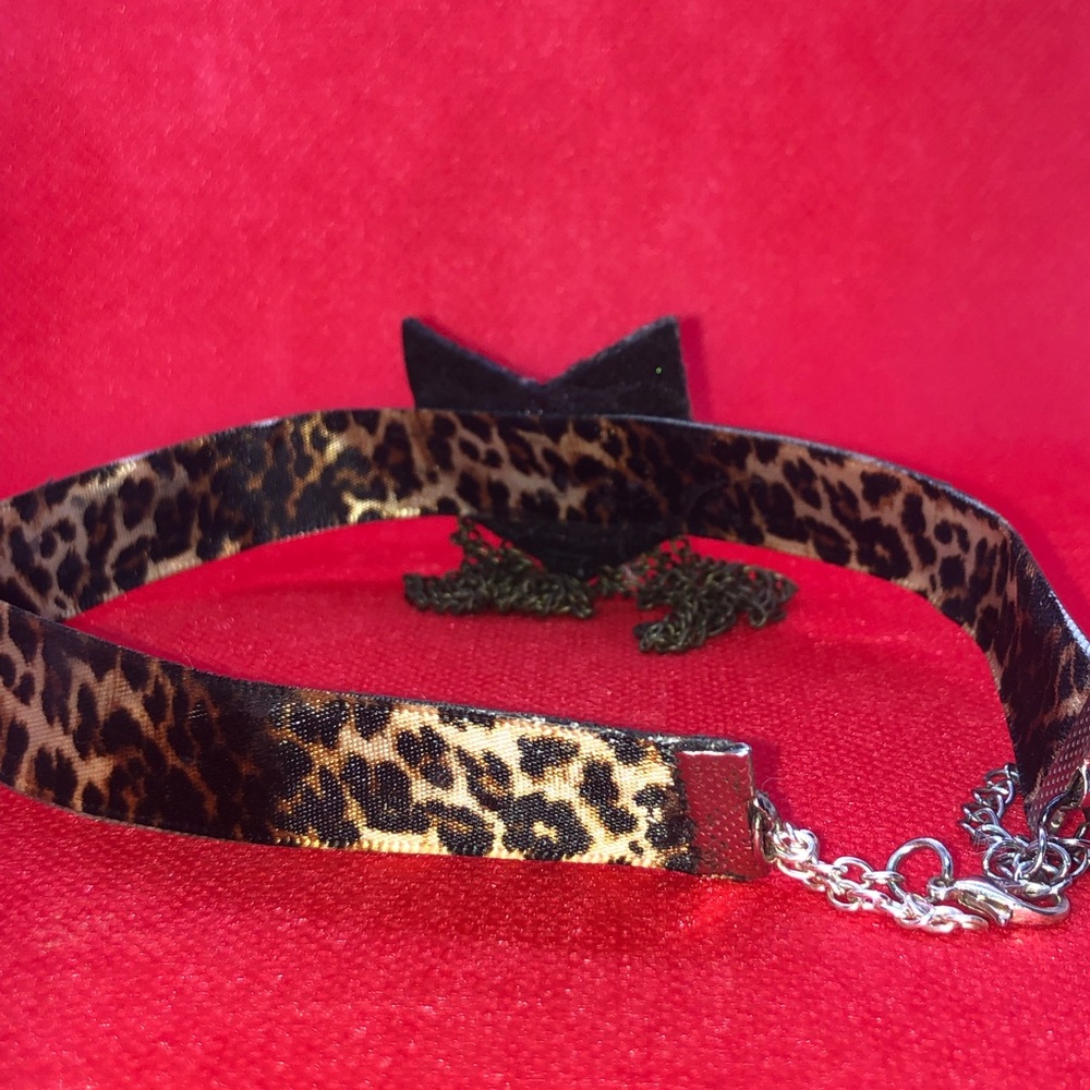 The “Commander” Cheetah Print & Dangling Chain Choker - Picture 5 of 6
